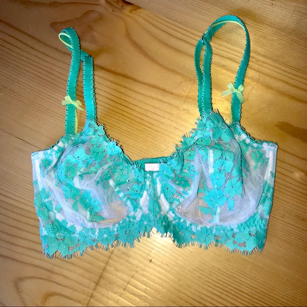 NWOT VS Unlined Bling Bra